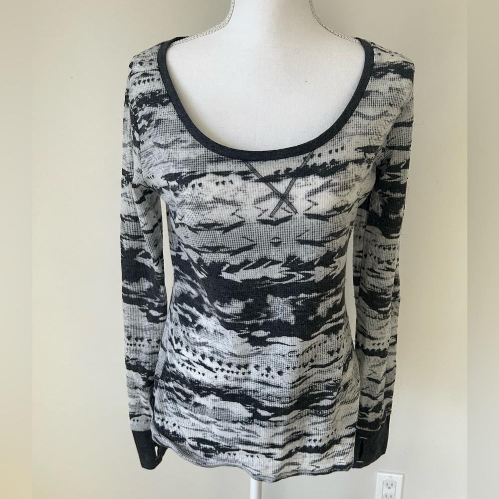 North Face top